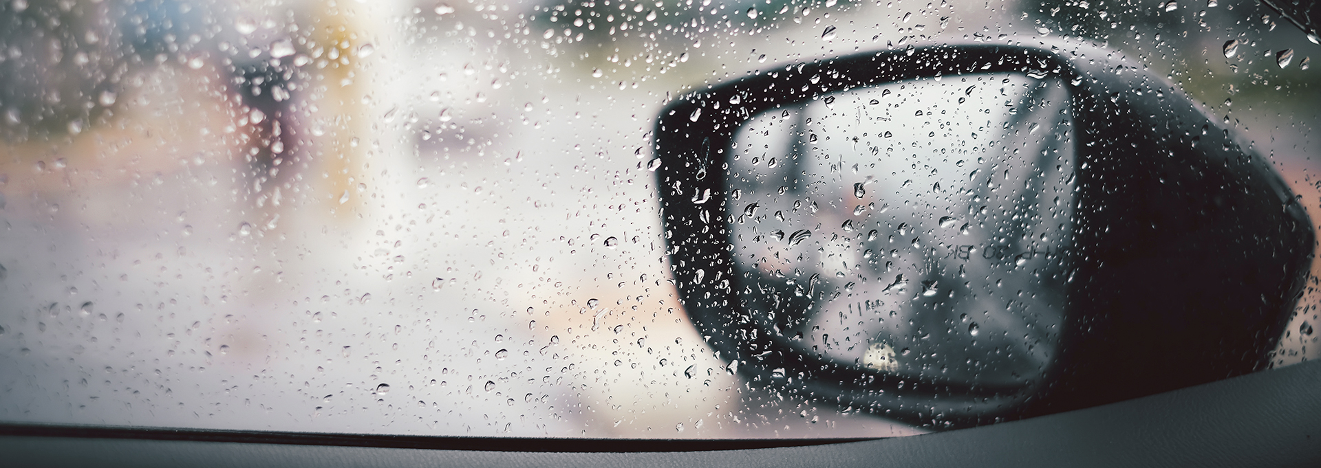 რატომ არის მნიშვნელოვანი ავტომობილის გარეცხვა წვიმიან ამინდებში?