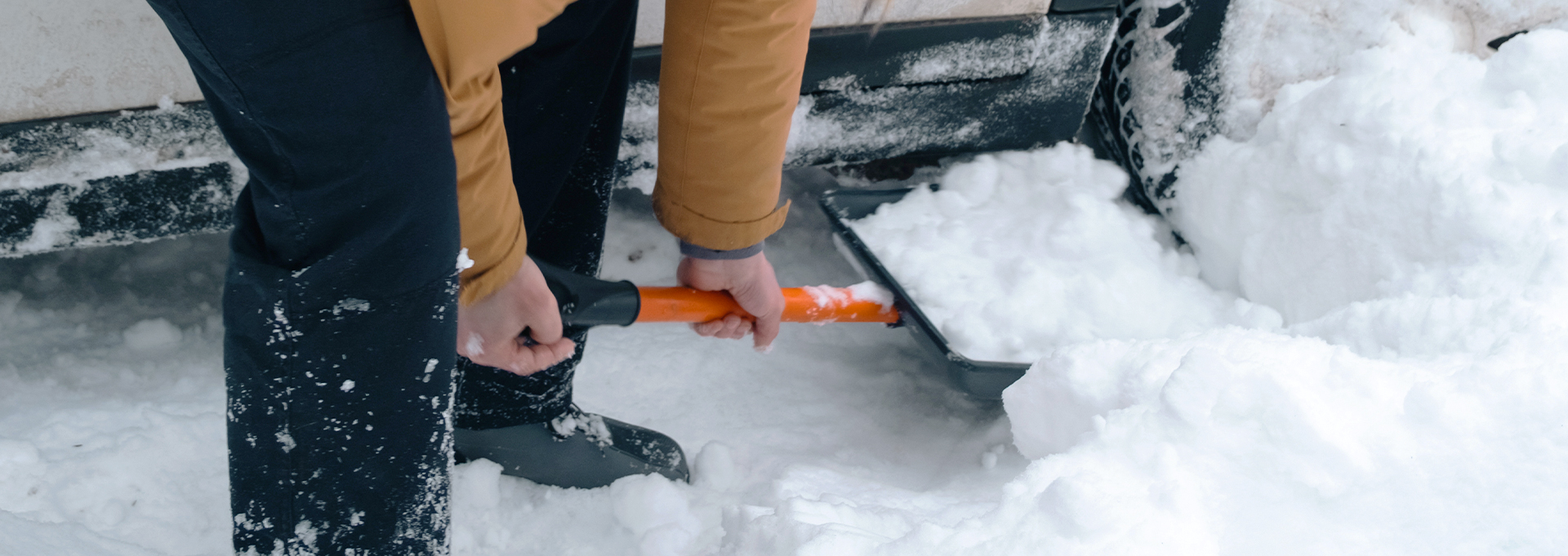 როგორ უნდა მოიქცეთ, თუ ავტომობილი თოვლში გაიჭედა